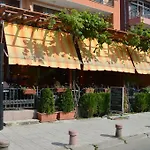 Family Deykin ساني بيتش