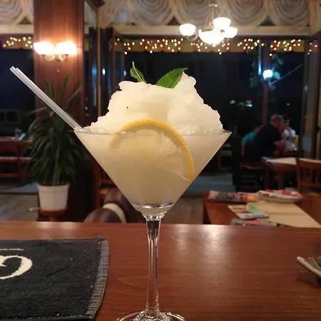 Хотел Family Deykin