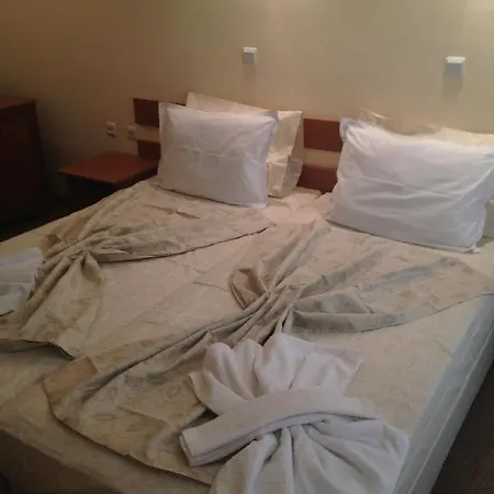 Хотел Family Deykin