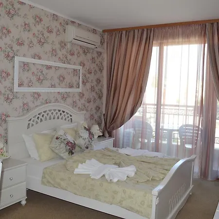 מלון Family Deykin